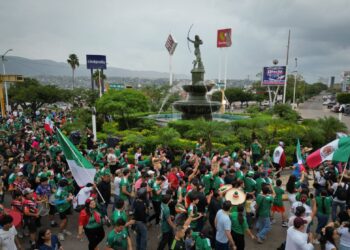 Festeja Eduardo Ramírez con afición chiapaneca el triunfo de México en el Mundial