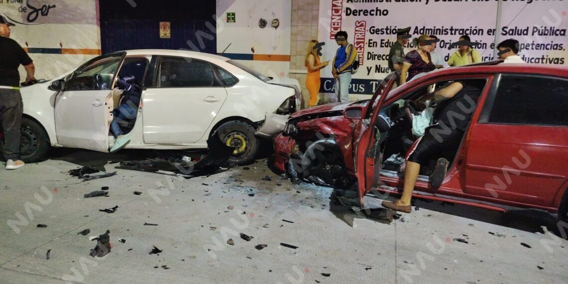 Choque múltiple deja cuantiosos daños materiales y una mujer lesionada en Tapachula