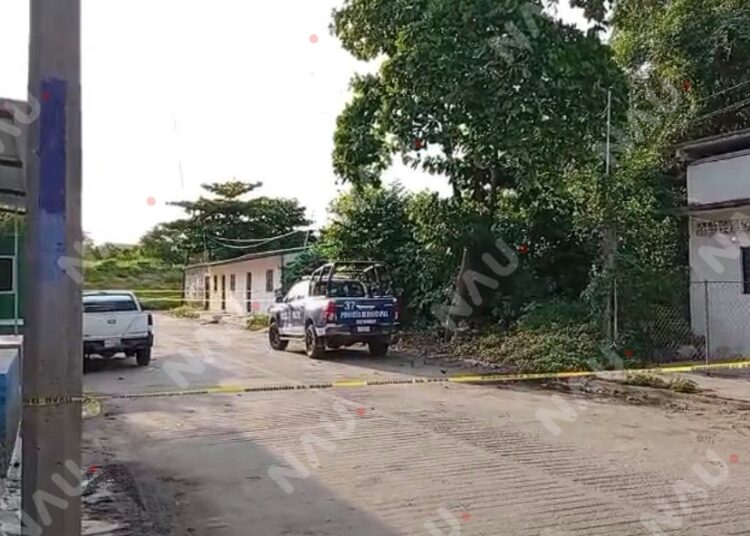 Balean a joven talachero en la colonia San Francisco de Huixtla