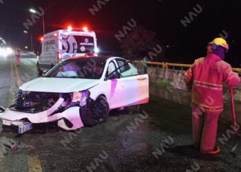 CONDUCTOR SALE ILESO TRAS APARATOSO ACCIDENTE EN EL LIBRAMIENTO SUR PONIENTE DE TAPACHULA
