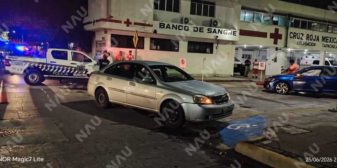 Choque entre dos vehículos deja daños materiales y un detenido en el centro de Tapachula