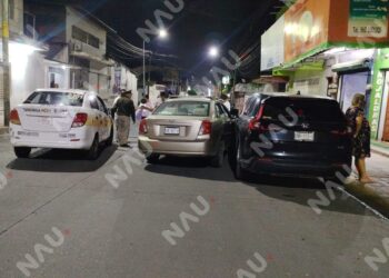 Automóvil provoca choque múltiple y deja daños materiales en el centro de Tapachula