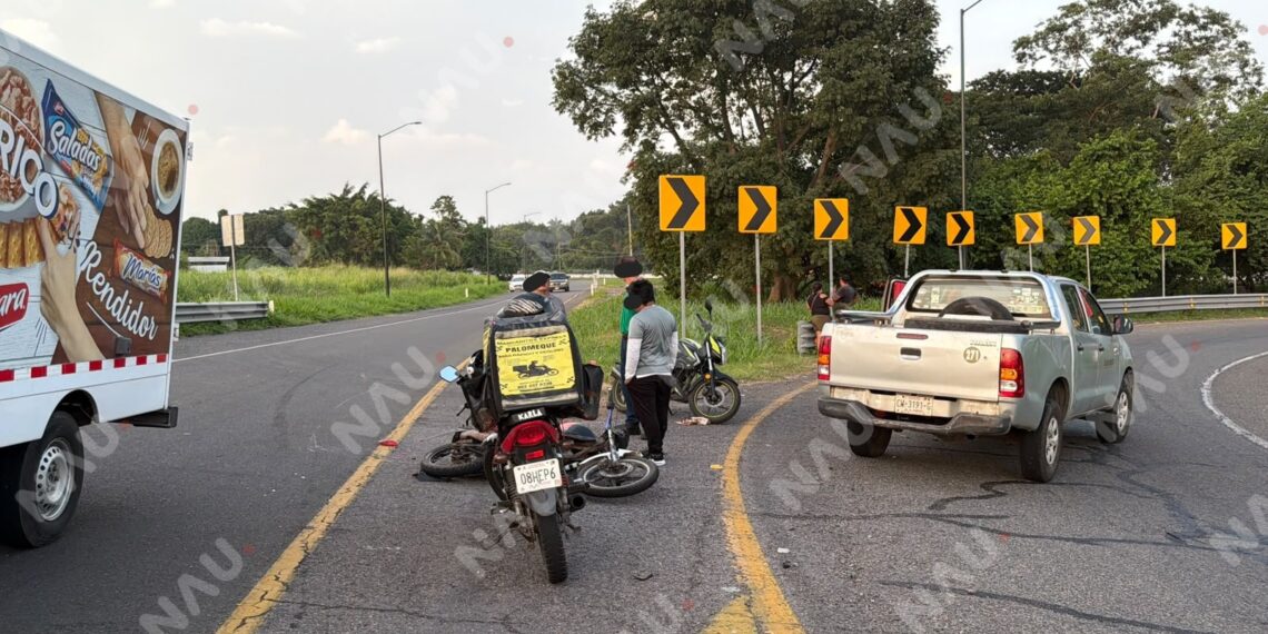 Motociclista resulta lesionado tras corte de circulación de camioneta en Tuxtla Chico