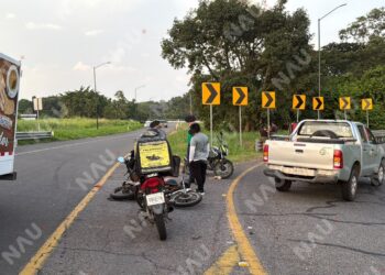 Motociclista resulta lesionado tras corte de circulación de camioneta en Tuxtla Chico