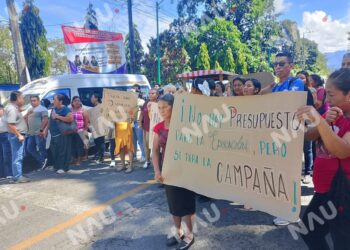 Padres de familia rechazan posible fusión de grupos en Cobach Plantel 03 de Cacahoatán