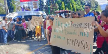 Padres de familia rechazan posible fusión de grupos en Cobach Plantel 03 de Cacahoatán