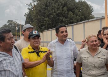 Elmer Vázquez atiende problemática eléctrica en la colonia San Juan y gestiona soluciones ante la CFE