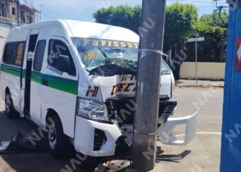 Cinco personas lesionadas tras choque entre colectivo y automóvil en el centro de Tapachula