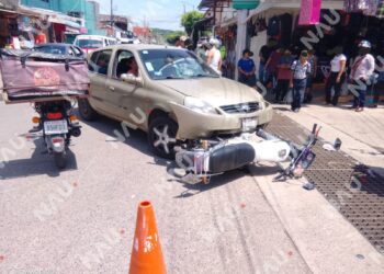 Motociclista resulta lesionado tras choque con automóvil en el poniente de Tapachula