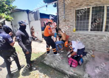 Hombre resulta lesionado por impacto de arma de fuego tras presunta agresión dentro de su vivienda en Tapachula