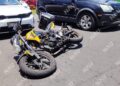Choque entre automóvil y motocicleta provoca carambola en la 2ª Oriente de Tapachula