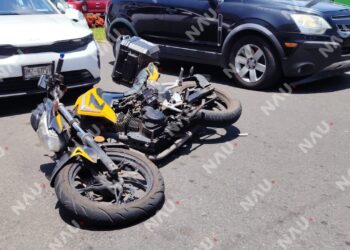 Choque entre automóvil y motocicleta provoca carambola en la 2ª Oriente de Tapachula