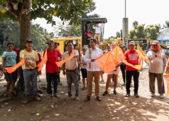Elmer Vázquez pone en marcha mejoramiento del camino hacia La Isla y anuncia nuevas gestiones para la zona
