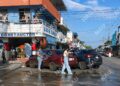Colisión entre dos vehículos moviliza a autoridades en el centro de Tapachula