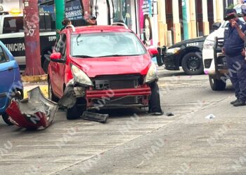 Motociclista resulta lesionado tras chocar contra automóvil en el centro de Tapachula