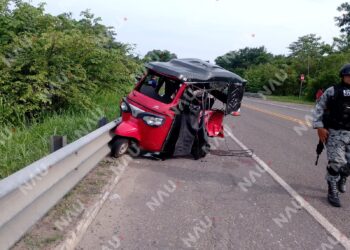 Mototaxi queda destruido tras choque; conductor responsable escapa en Metapa de Domínguez