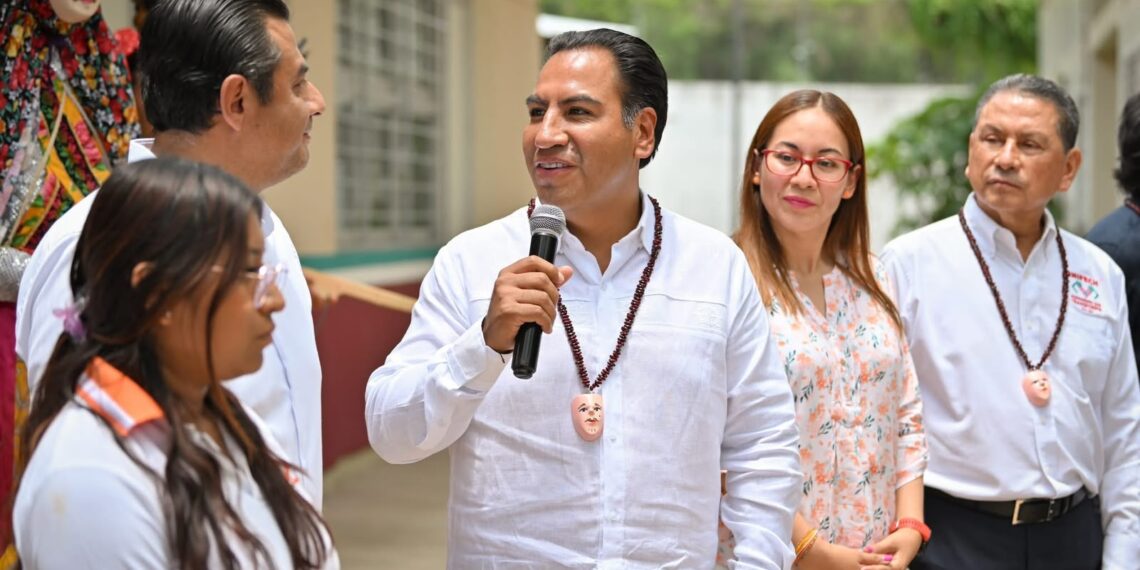 Con inversión en escuelas y apoyos a estudiantes, Eduardo Ramírez fortalece la educación en Chiapas