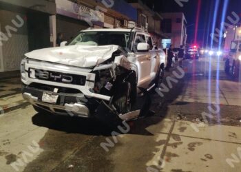 Choque múltiple deja tres vehículos dañados en pleno centro de Tapachula; conductor presuntamente responsable huye