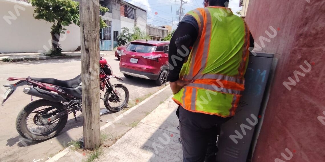 Motociclista resulta con golpes leves tras accidente en el fraccionamiento Texcuyuapan
