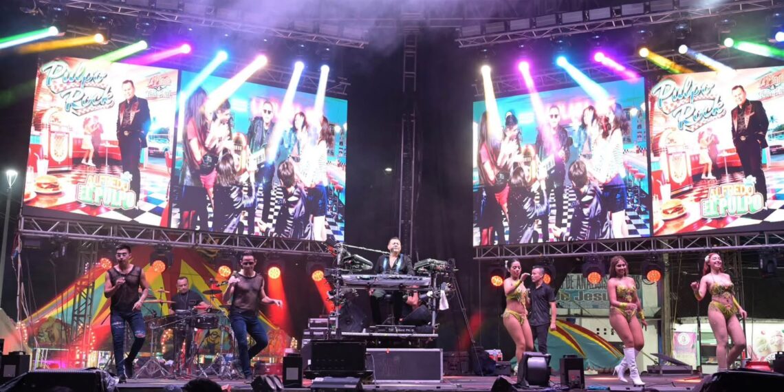 Un éxito la presentación de Alfredo “El Pulpo” y sus teclados en Cacahoatán. 🐙 🎹