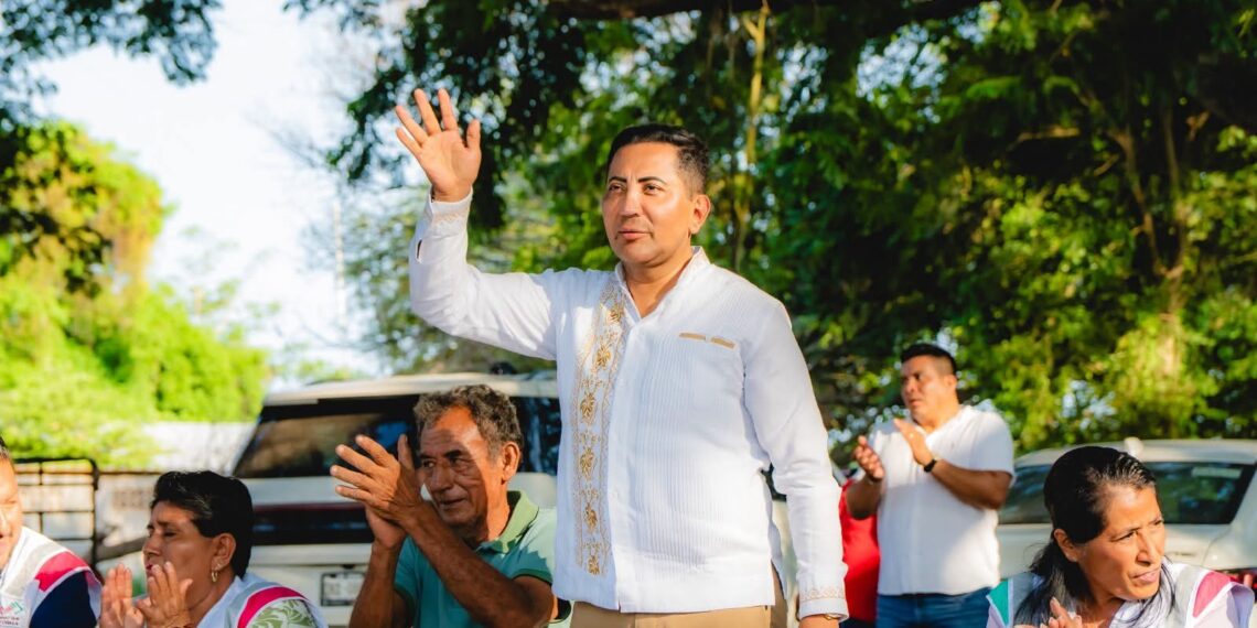 Elmer de Jesús pone en marcha la segunda etapa del programa “Iluminando a Suchiate” en Nuevo Dorado