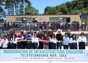 Eduardo Ramírez fortalece el bienestar de las familias de Larráinzar con obras y apoyos