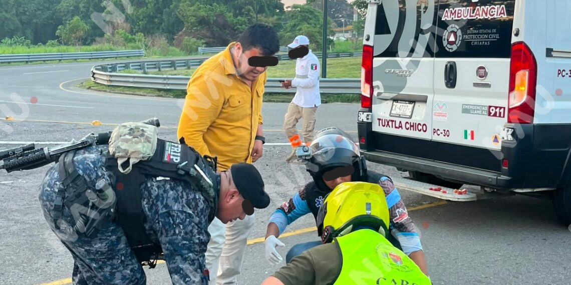 Mujer resulta lesionada tras derrapar en la carretera Tapachula–Tuxtla Chico