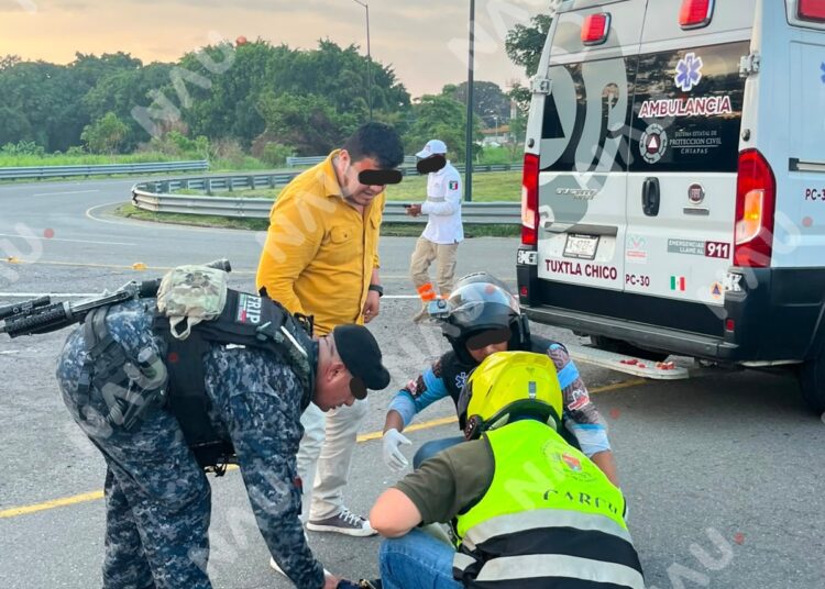 Mujer resulta lesionada tras derrapar en la carretera Tapachula–Tuxtla Chico