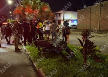 Dos motociclistas resultan lesionados tras accidente en el norte de Tapachula; conductor fue asegurado