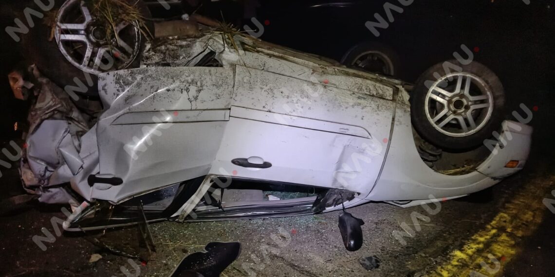 Vuelca automóvil tras fuerte choque en la carretera Tuxtla Chico–Tapachula; dos personas resultan heridas