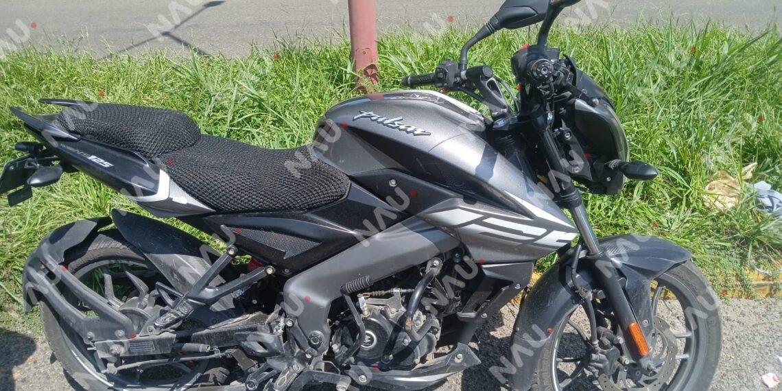 Motociclista y su acompañante resultan lesionados tras perder el control por un balón en Tapachula