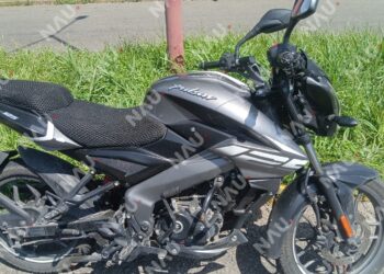 Motociclista y su acompañante resultan lesionados tras perder el control por un balón en Tapachula