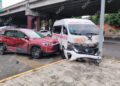Ocho lesionados deja fuerte choque entre Urban y camioneta en paso a desnivel de Tapachula