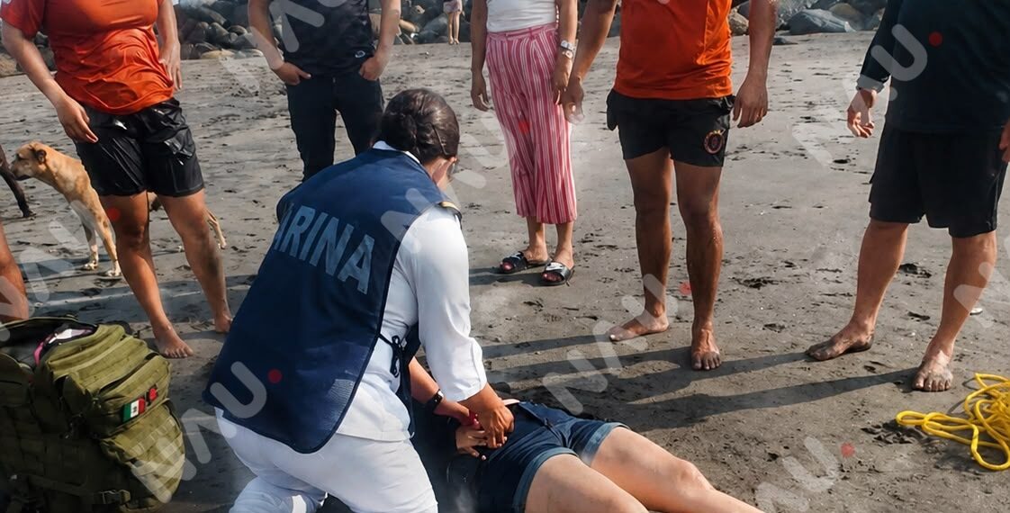 Rescatan a adolescente que era arrastrada por el oleaje en playa San Benito, en Puerto Madero