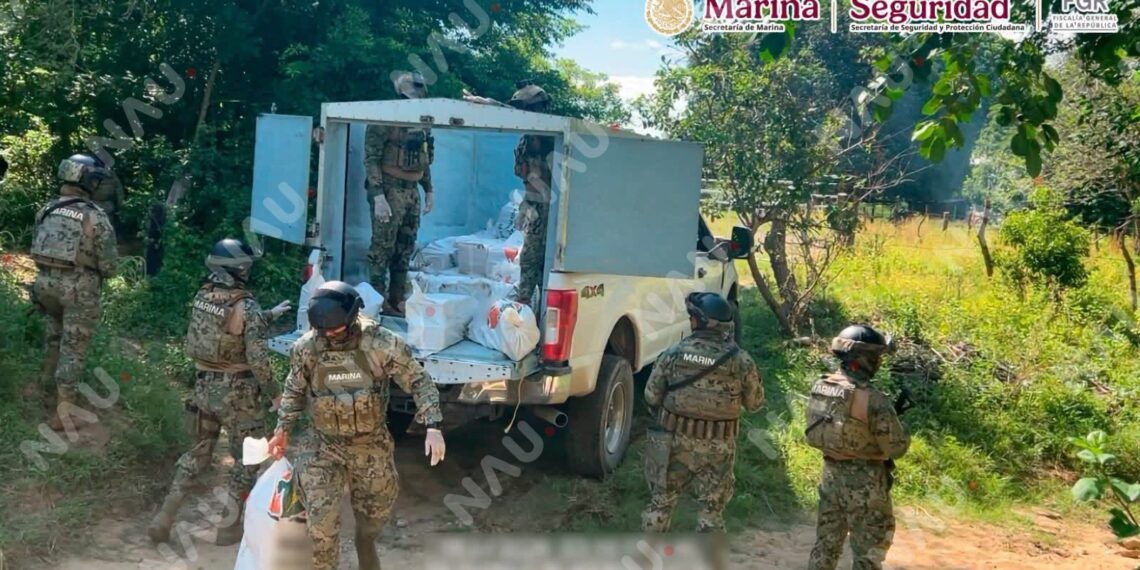 Aseguran más de 800 kilos de presunta cocaína en vehículo abandonado en Tonalá; golpe al crimen supera los 181 millones de pesos