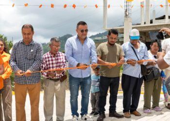 Fabián Barrios de León sigue entregando obra pública en Unión Juárez