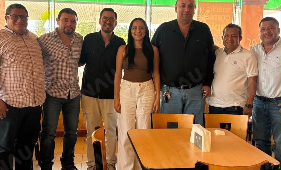 Se reúnen directora del COBACH y transportistas abordan tema de seguridad en movilidad de estudiantes