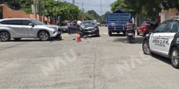 Camioneta invade vía preferente y provoca choque; cuatro personas resultan lesionadas en Tapachula