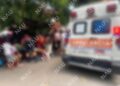 Motociclista y menor de edad resultan lesionados tras accidente con taxi en la colonia La Sierra de Tapachula