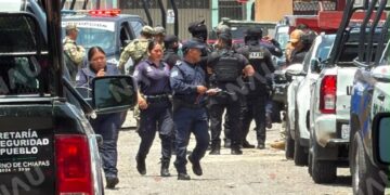 Localizan camioneta abandonada tras reporte de amenazas; un joven fue detenido durante el operativo en Tapachula