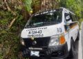 Combi de transporte público presenta presunta falla mecánica en la zona alta de Tapachula; no se reportan lesionados