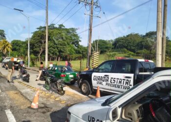 Motociclistas resultan lesionados tras ser impactados por un vehículo en la carretera costera de Tapachula