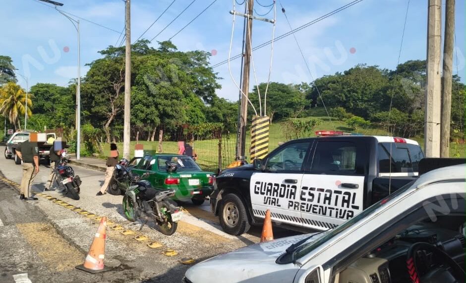 Motociclistas resultan lesionados tras ser impactados por un vehículo en la carretera costera de Tapachula