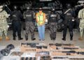 🚨 DETIENEN A MUJER CON ARSENAL, DROGA Y PRESUNTO LANZAGRANADAS EN TABASCO
