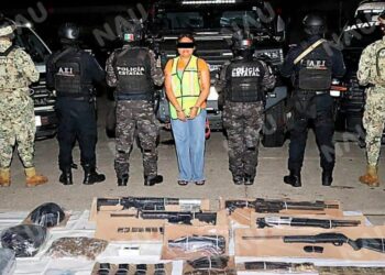 🚨 DETIENEN A MUJER CON ARSENAL, DROGA Y PRESUNTO LANZAGRANADAS EN TABASCO