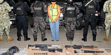 🚨 DETIENEN A MUJER CON ARSENAL, DROGA Y PRESUNTO LANZAGRANADAS EN TABASCO