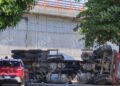 Volcadura de revolvedora bloquea ruta alterna en Huixtla; autoridades piden utilizar vías alternas