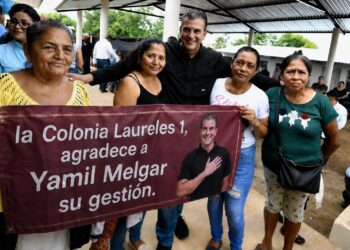 Habitantes de la colonia Laureles agradecen a Yamil Melgar obra de pavimentación integral