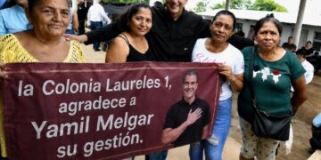 Habitantes de la colonia Laureles agradecen a Yamil Melgar obra de pavimentación integral