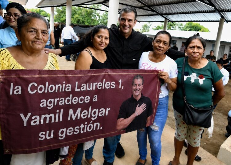 Habitantes de la colonia Laureles agradecen a Yamil Melgar obra de pavimentación integral